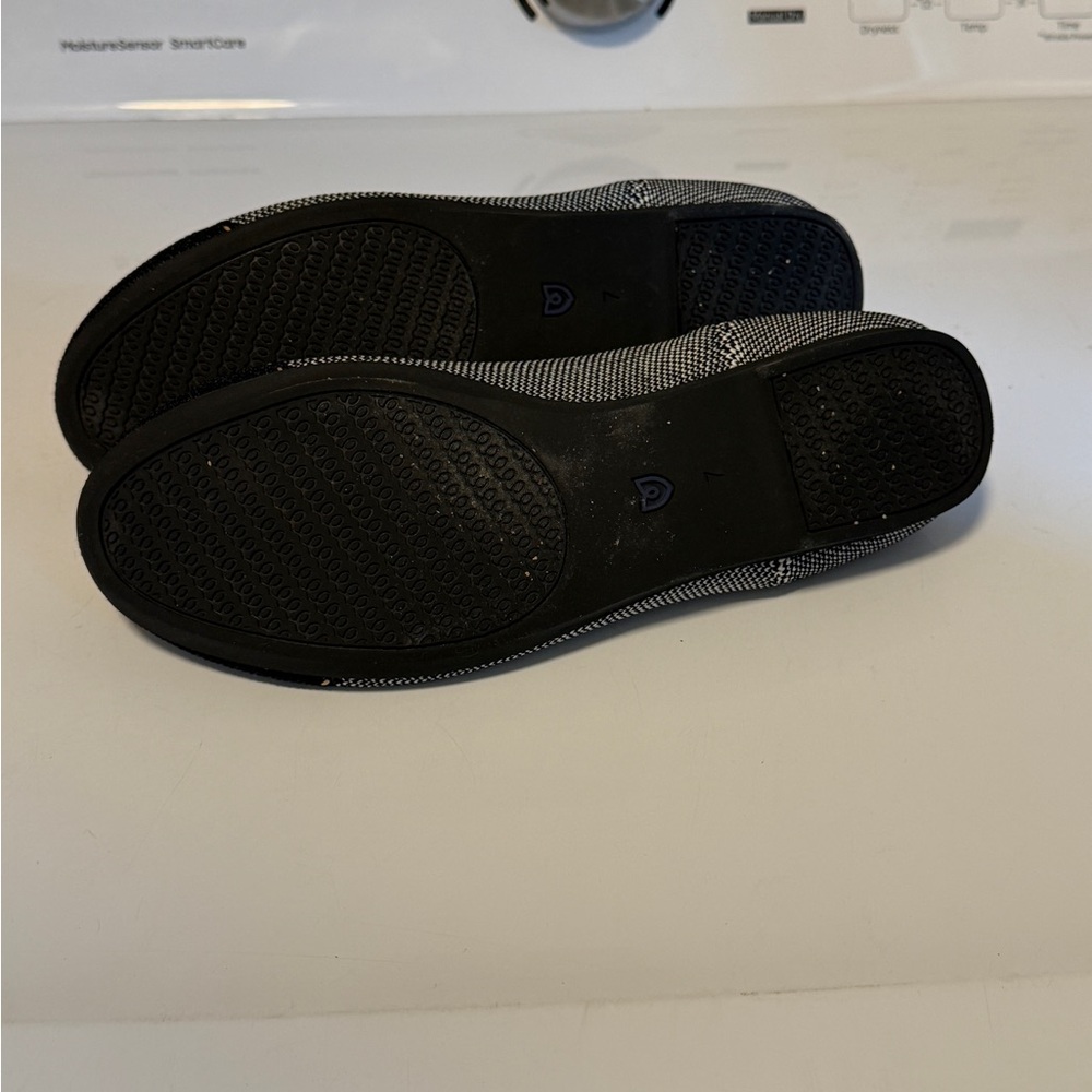 Black and white Rothy's - Picture 5 of 5